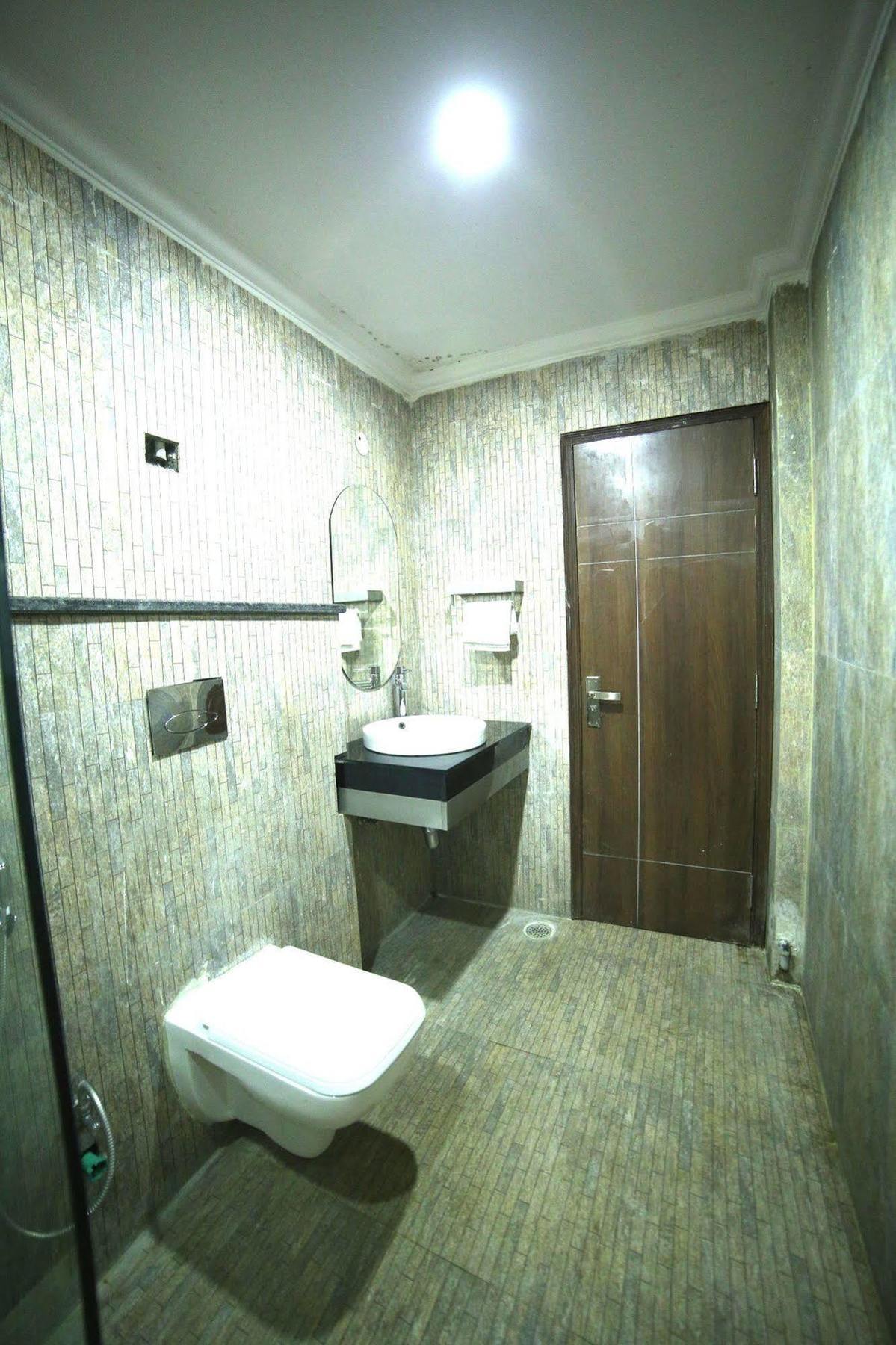 Hotel Neu - Near Connaught Place New Delhi